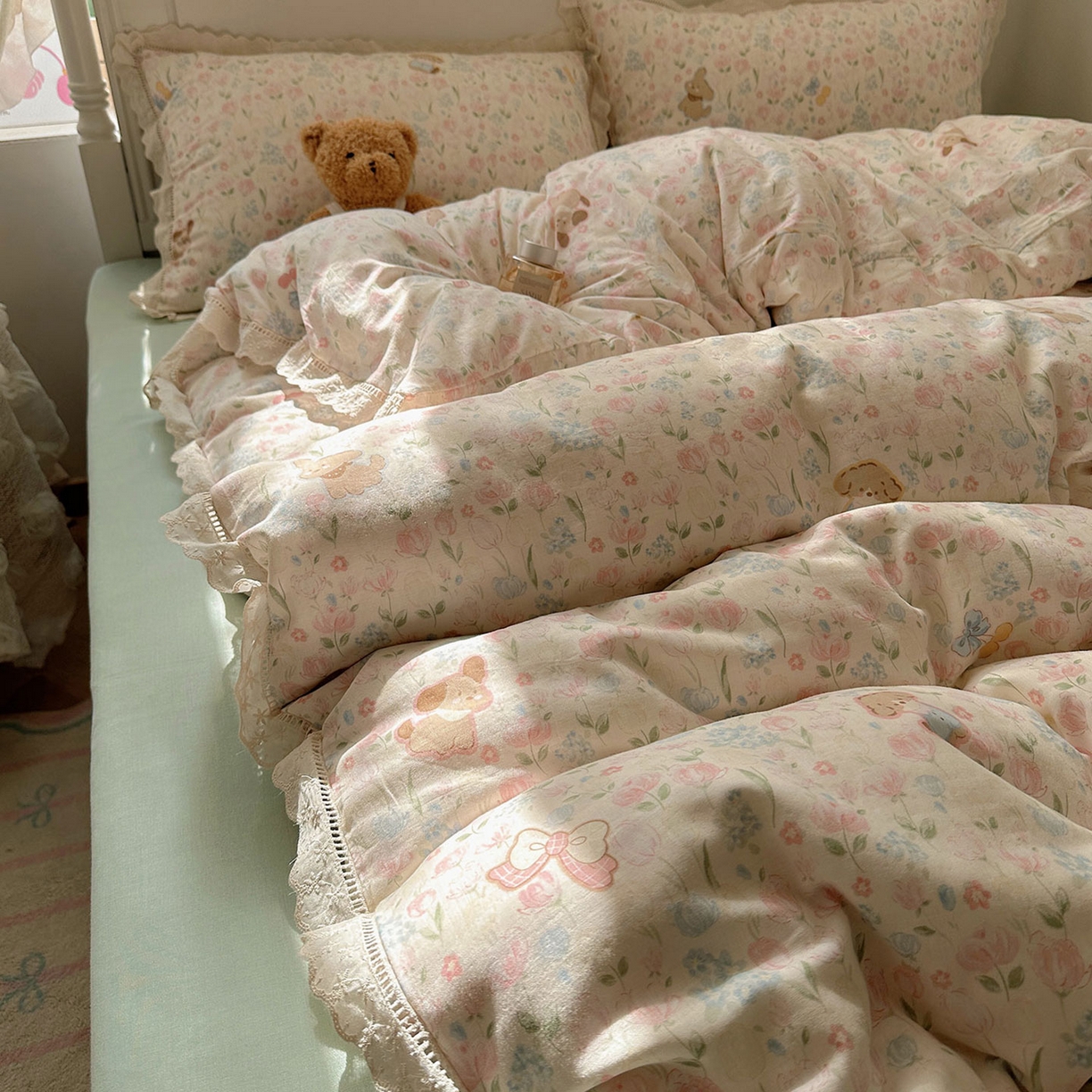 91家纺网 家纺一手货源 找家纺 瑞莱 2025新款全棉纯棉A类有氧双层纱镂空花边四件套 镂空-花园小狗