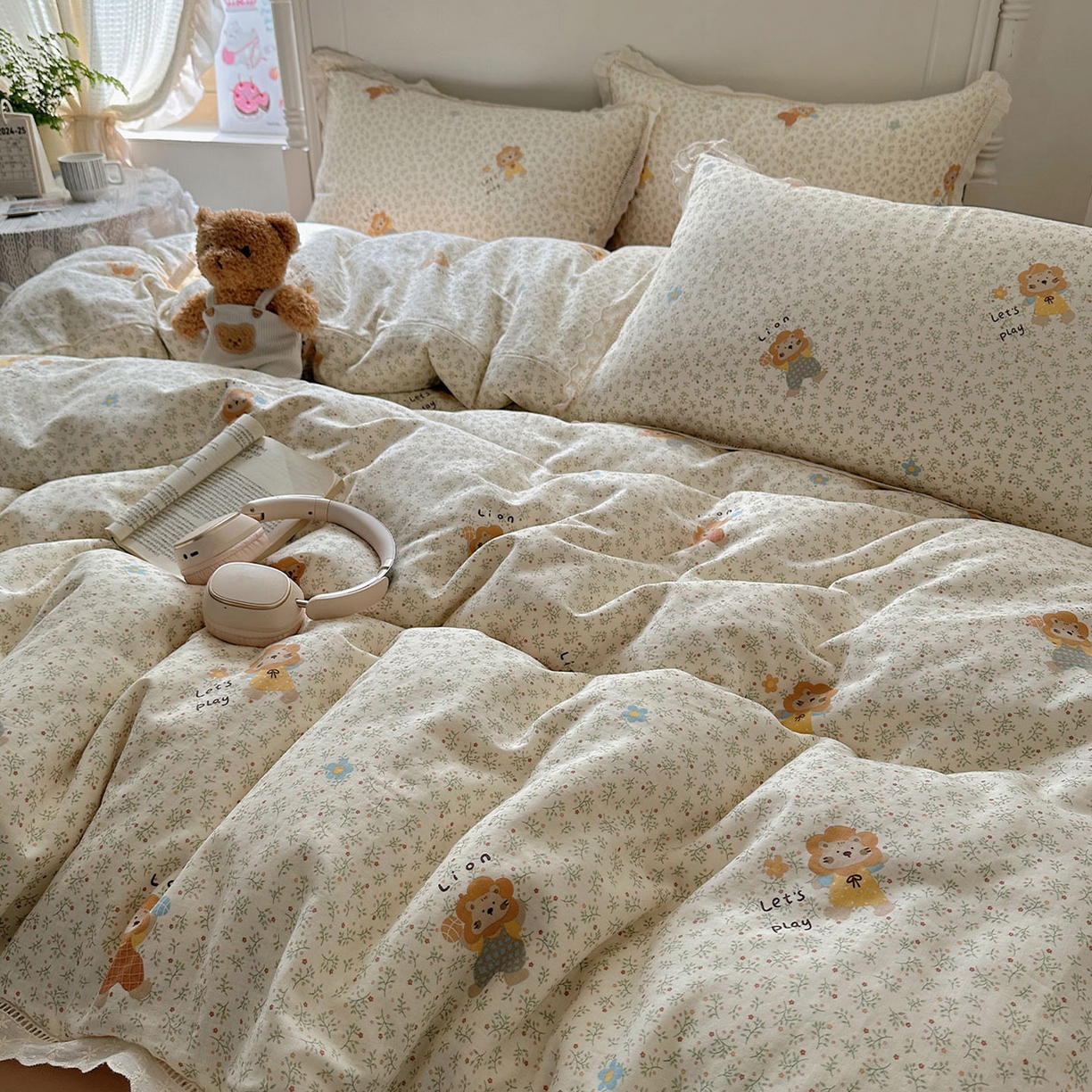 91家纺网 家纺一手货源 找家纺 瑞莱 2025新款全棉纯棉A类有氧双层纱镂空花边四件套 镂空-萌萌狮