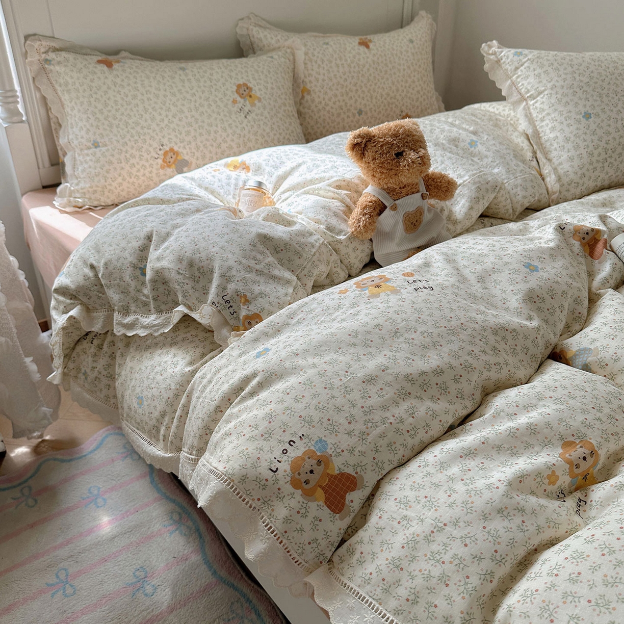 91家纺网 家纺一手货源 找家纺 瑞莱 2025新款全棉纯棉A类有氧双层纱镂空花边四件套 镂空-萌萌狮