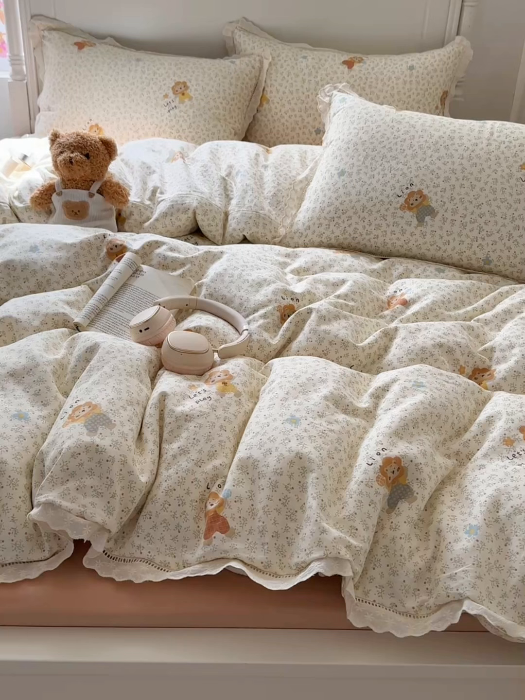 91家纺网 家纺一手货源 找家纺 瑞莱 2025新款全棉纯棉A类有氧双层纱镂空花边四件套 镂空-萌萌狮