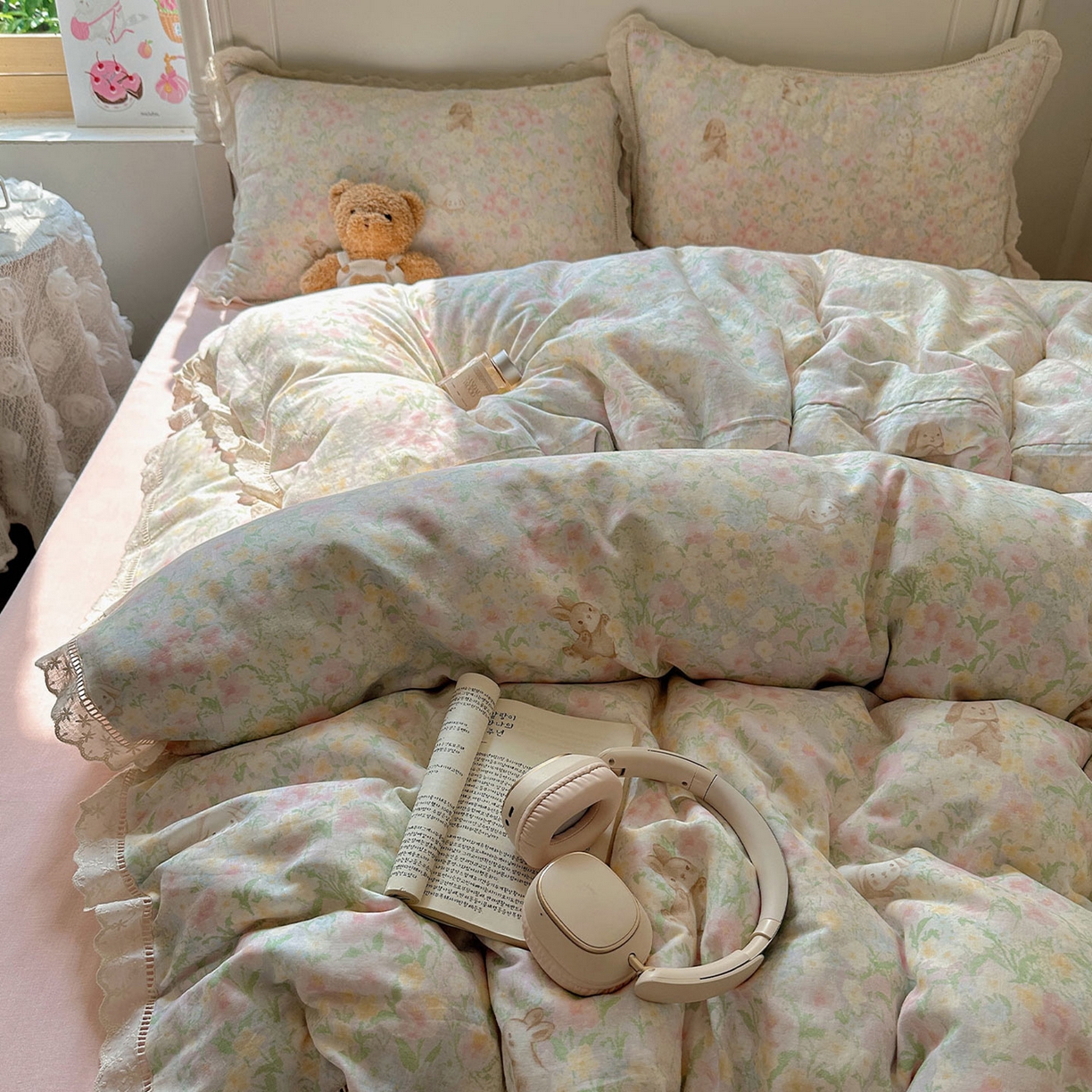 91家纺网 家纺一手货源 找家纺 瑞莱 2025新款全棉纯棉A类有氧双层纱镂空花边四件套 镂空-梦幻花园兔