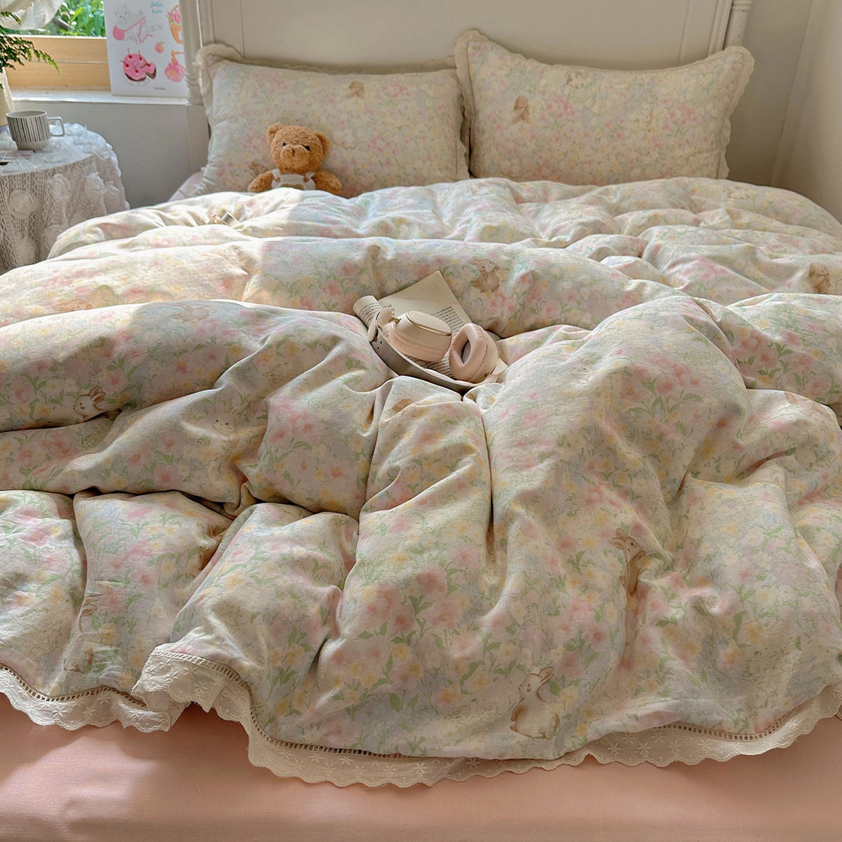 91家纺网 家纺一手货源 找家纺 瑞莱 2025新款全棉纯棉A类有氧双层纱镂空花边四件套 镂空-梦幻花园兔