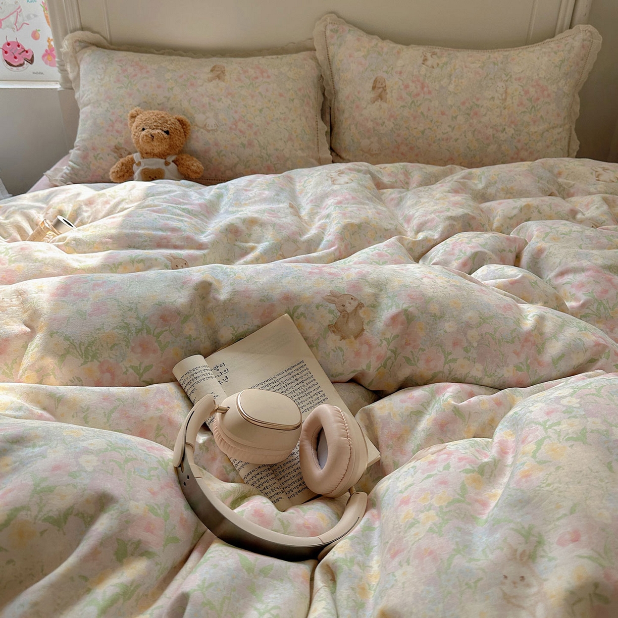 91家纺网 家纺一手货源 找家纺 瑞莱 2025新款全棉纯棉A类有氧双层纱镂空花边四件套 镂空-梦幻花园兔