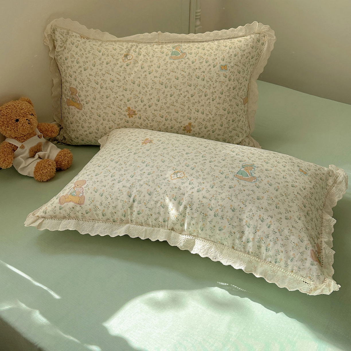 91家纺网 家纺一手货源 找家纺 瑞莱 2025新款全棉纯棉A类有氧双层纱镂空花边四件套 镂空-熊孩子