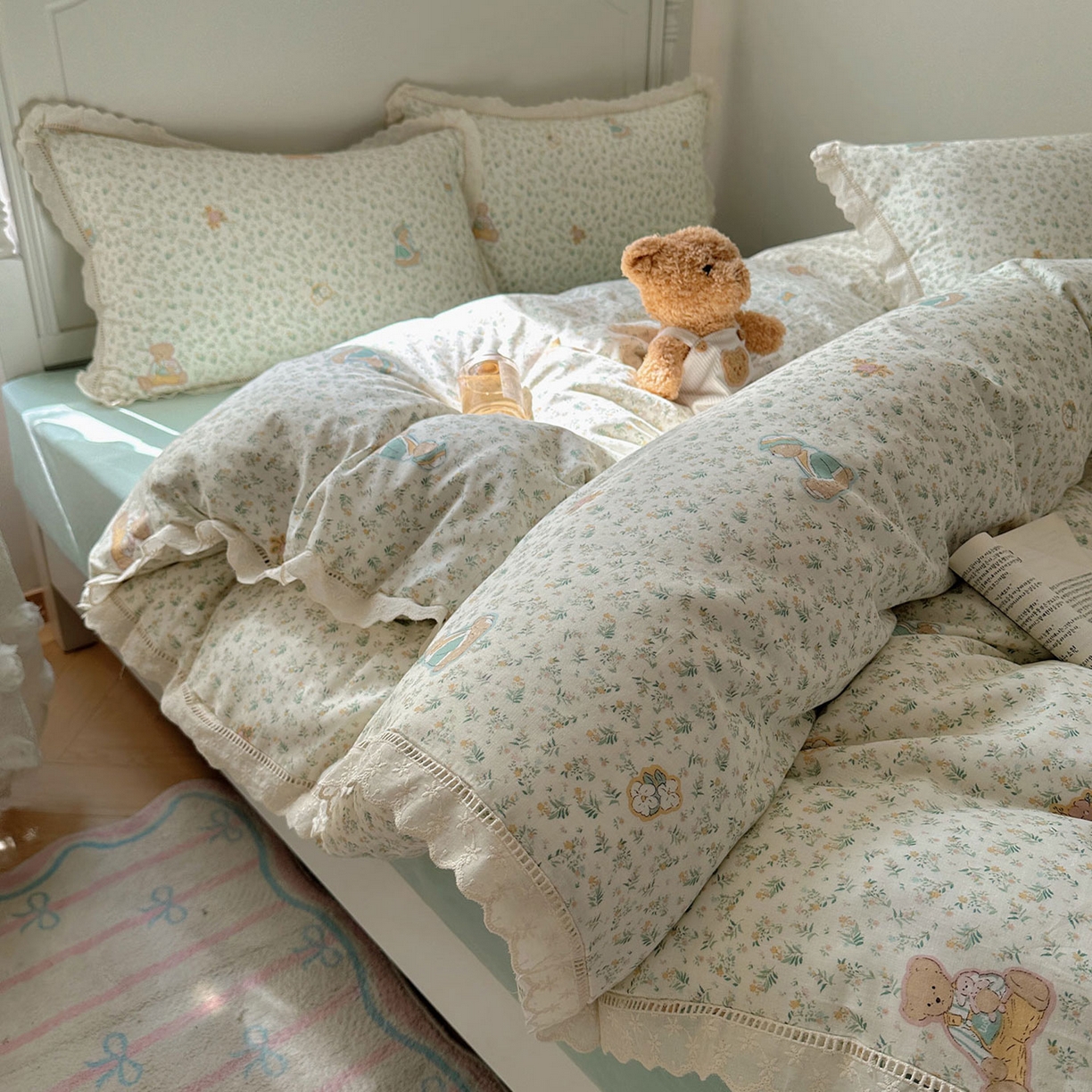 91家纺网 家纺一手货源 找家纺 瑞莱 2025新款全棉纯棉A类有氧双层纱镂空花边四件套 镂空-熊孩子