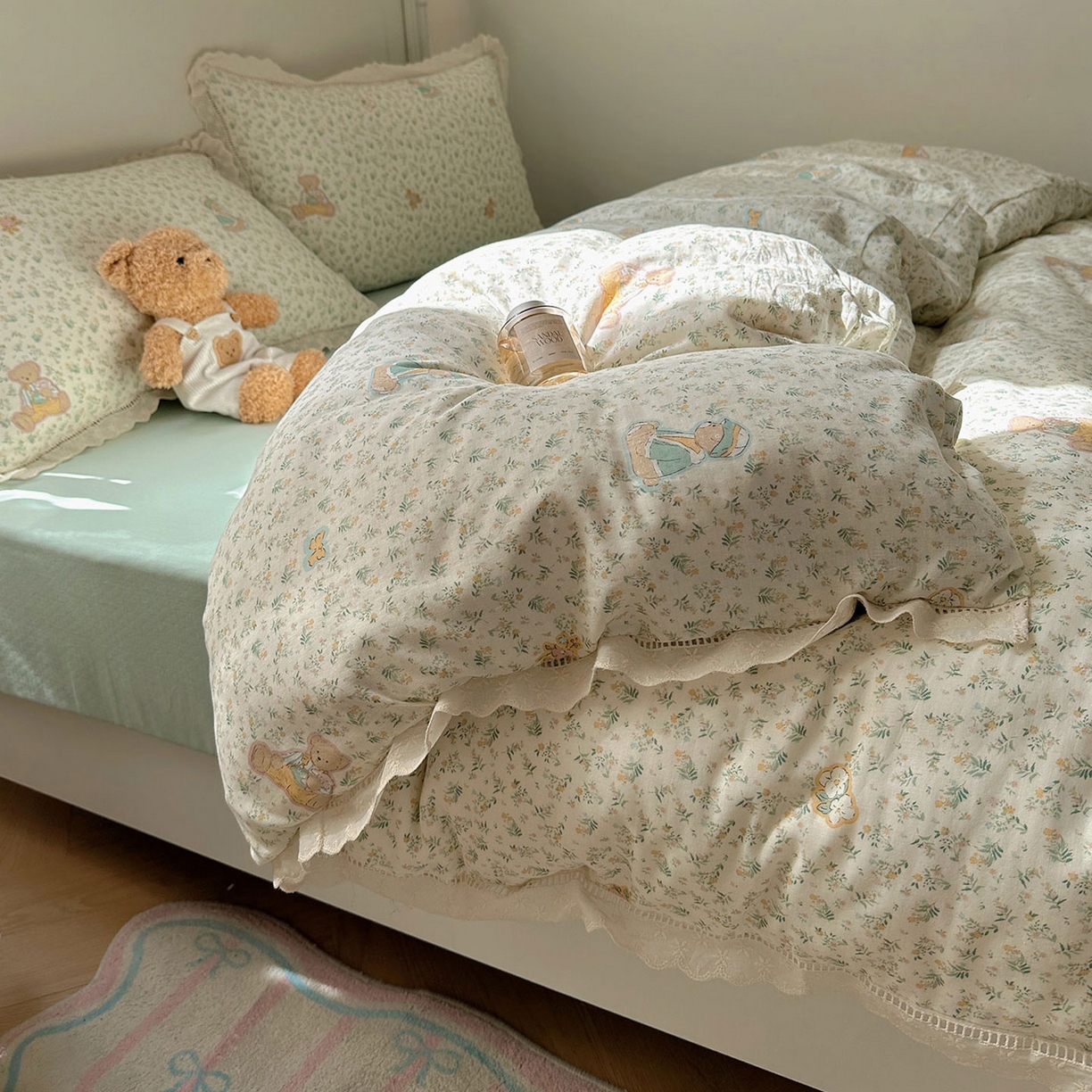 91家纺网 家纺一手货源 找家纺 瑞莱 2025新款全棉纯棉A类有氧双层纱镂空花边四件套 镂空-熊孩子