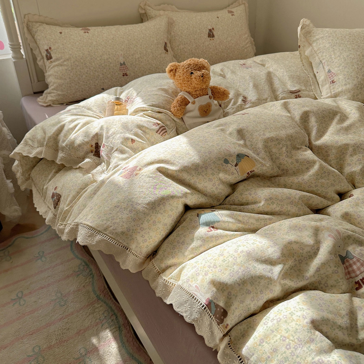 91家纺网 家纺一手货源 找家纺 瑞莱 2025新款全棉纯棉A类有氧双层纱镂空花边四件套 镂空-原宿小兔