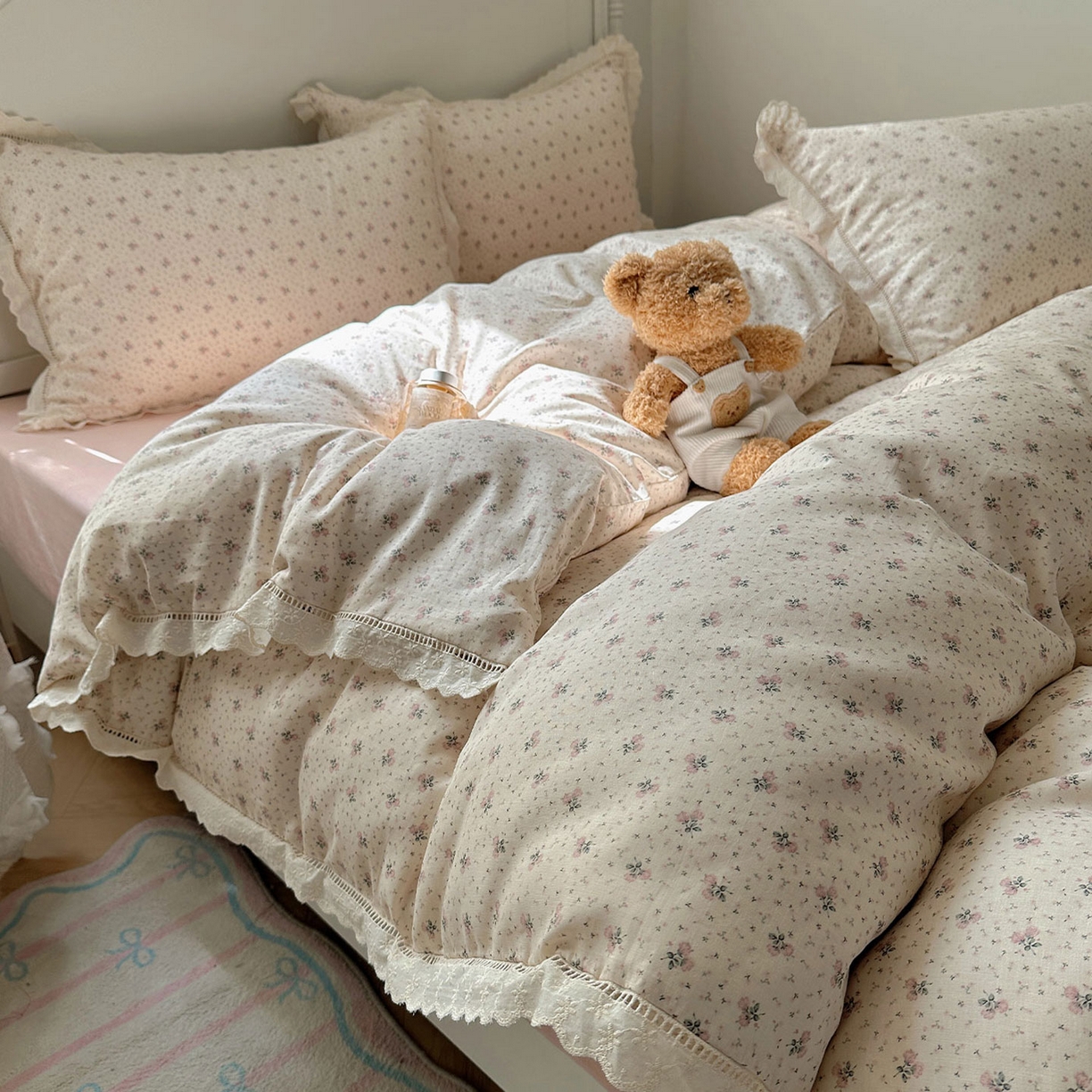 91家纺网 家纺一手货源 找家纺 瑞莱 2025新款全棉纯棉A类有氧双层纱镂空花边四件套 杏绘