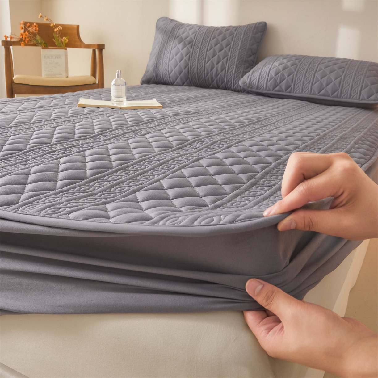 91家纺网 家纺一手货源 找家纺 雯豆家纺 2025新款梵可A类夹棉防水床笠三件套水洗棉磨毛床单保护套 梵可-深空灰