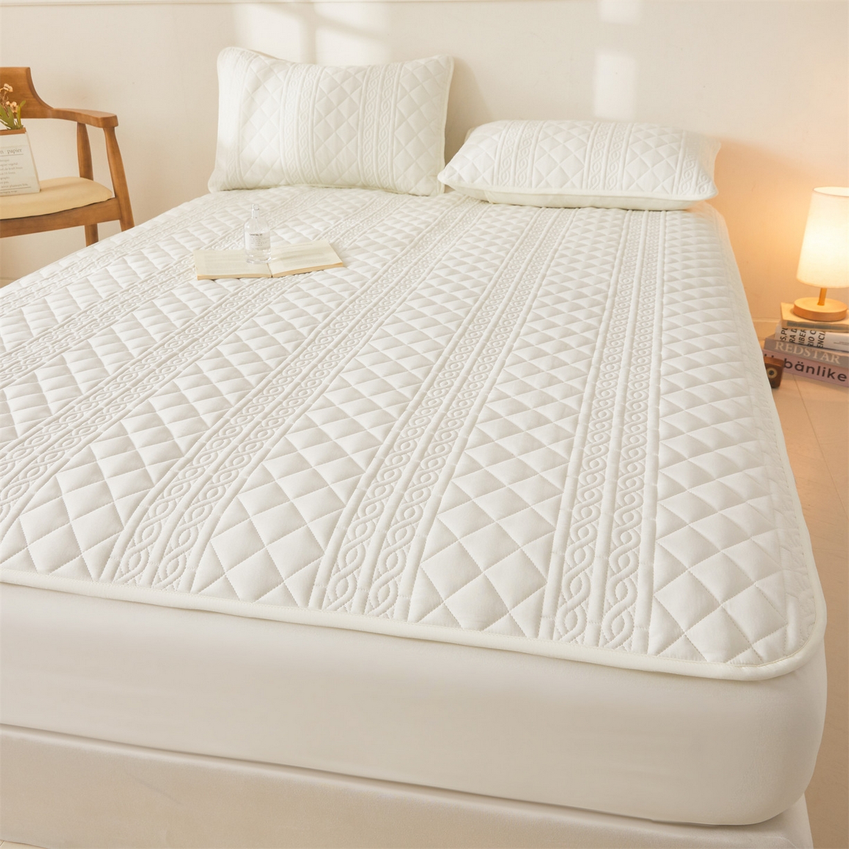 91家纺网 家纺一手货源 找家纺 雯豆家纺 2025新款梵可A类夹棉防水床笠三件套水洗棉磨毛床单保护套 梵可-月光白