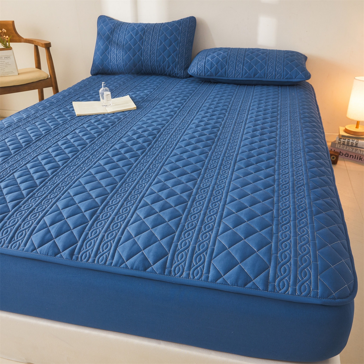 91家纺网 家纺一手货源 找家纺 雯豆家纺 2025新款梵可A类夹棉防水床笠三件套水洗棉磨毛床单保护套 梵可-黛蓝