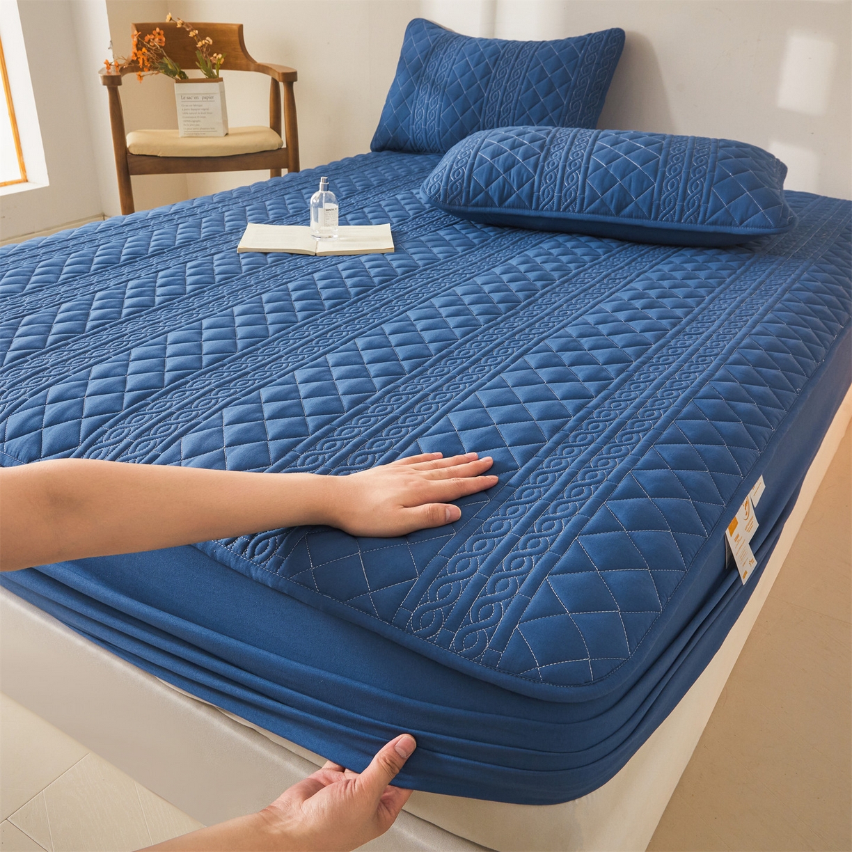 91家纺网 家纺一手货源 找家纺 雯豆家纺 2025新款梵可A类夹棉防水床笠三件套水洗棉磨毛床单保护套 梵可-黛蓝