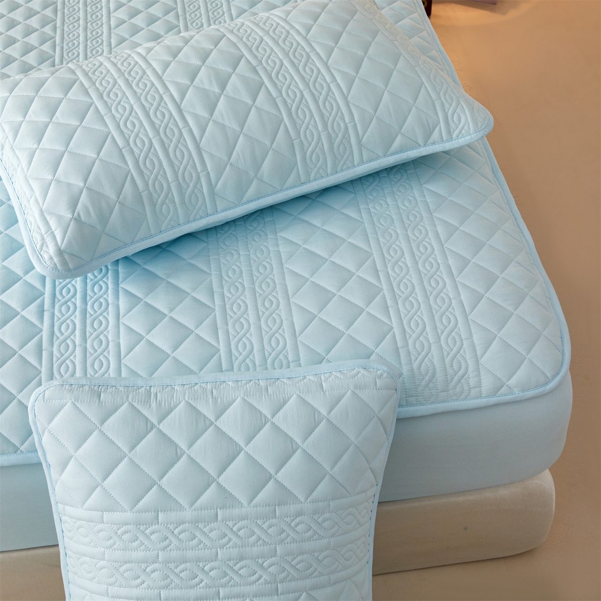 91家纺网 家纺一手货源 找家纺 雯豆家纺 2025新款梵可A类夹棉防水床笠三件套水洗棉磨毛床单保护套 梵可-淡水蓝