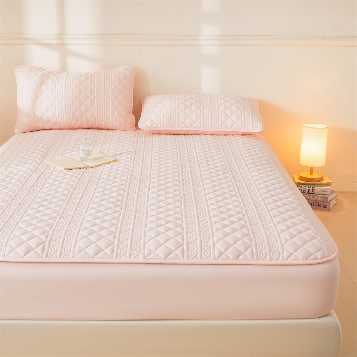 91家纺网 家纺一手货源 找家纺 雯豆家纺 2025新款梵可A类夹棉防水床笠三件套水洗棉磨毛床单保护套 梵可-密合粉