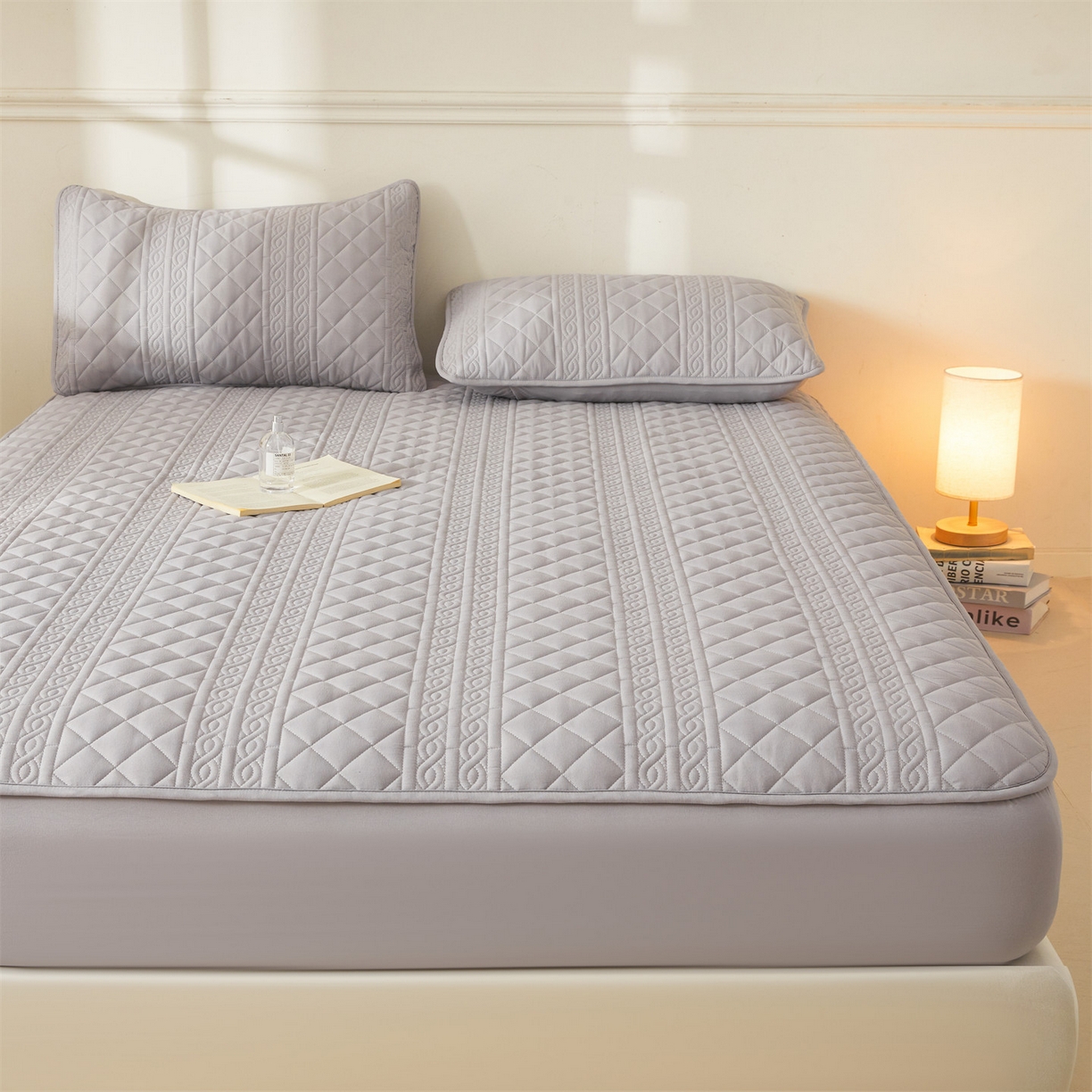 91家纺网 家纺一手货源 找家纺 雯豆家纺 2025新款梵可A类夹棉防水床笠三件套水洗棉磨毛床单保护套 梵可-暮云灰