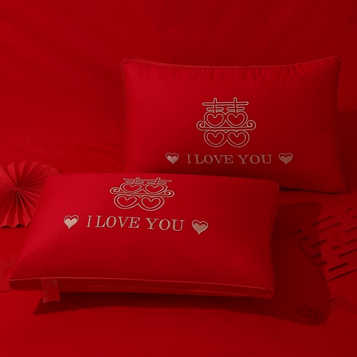 91家纺网 家纺一手货源 找家纺 珍贝家纺 2025新款婚庆枕大红枕芯结婚专用枕头枕芯 爱心双喜 48x74cm/只