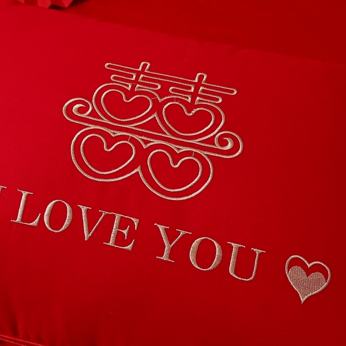 91家纺网 家纺一手货源 找家纺 珍贝家纺 2025新款婚庆枕大红枕芯结婚专用枕头枕芯 爱心双喜 48x74cm/对