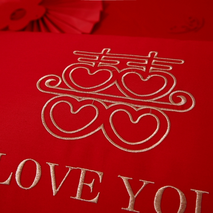 91家纺网 家纺一手货源 找家纺 珍贝家纺 2025新款婚庆枕大红枕芯结婚专用枕头枕芯 爱心双喜 48x74cm/对