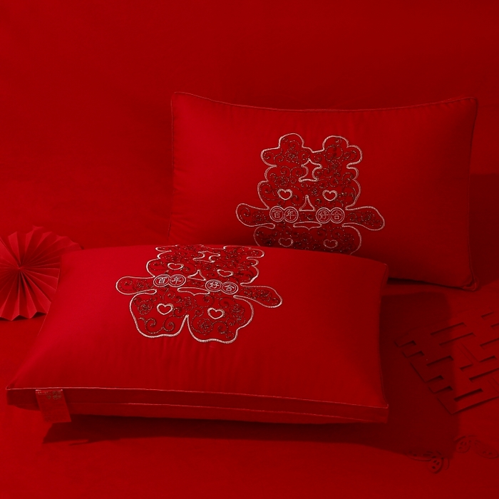 91家纺网 家纺一手货源 找家纺 珍贝家纺 2025新款婚庆枕大红枕芯结婚专用枕头枕芯 刺绣大喜 48x74cm/对