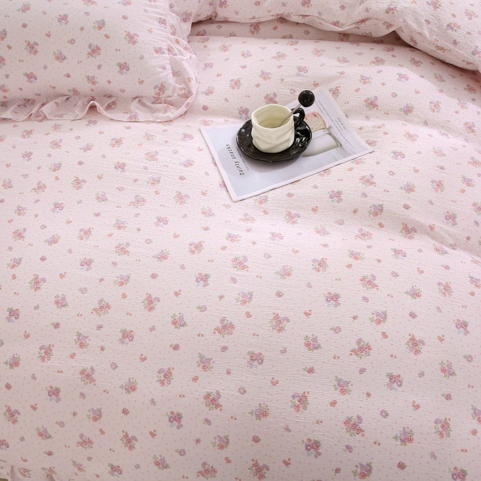 91家纺网 家纺一手货源 找家纺 衿成家纺 2025新款A类双层纱蕾丝花边床裙四件套 相思-樱桃红