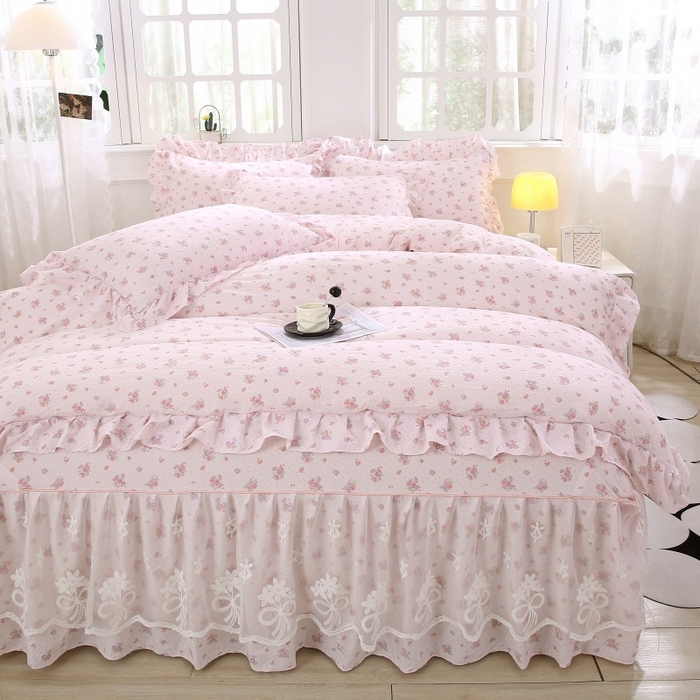 91家纺网 家纺一手货源 找家纺 衿成家纺 2025新款A类双层纱蕾丝花边床裙四件套 相思-樱桃红