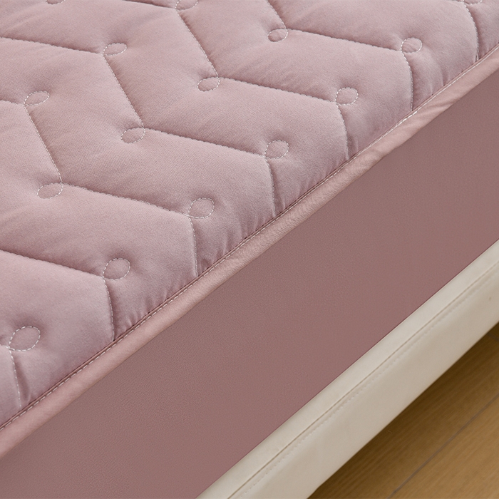 91家纺网 家纺一手货源 找家纺 衿成家纺 2025新款磨毛夹棉全包防水床笠 六面防水豆沙