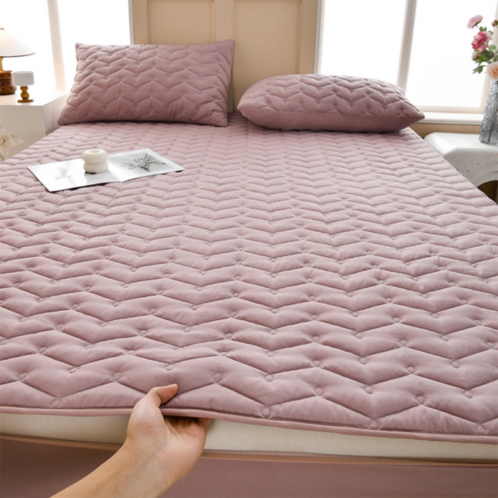 91家纺网 家纺一手货源 找家纺 衿成家纺 2025新款磨毛夹棉全包防水床笠 六面防水豆沙