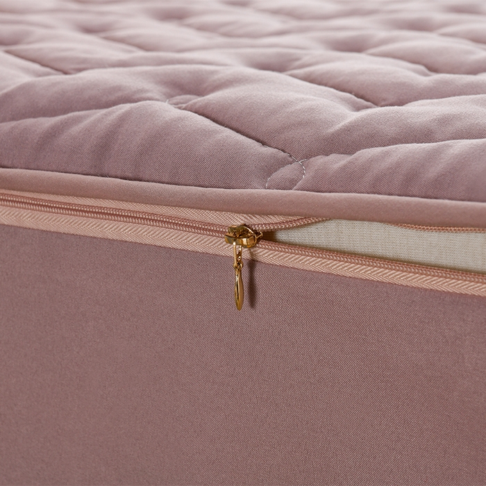 91家纺网 家纺一手货源 找家纺 衿成家纺 2025新款磨毛夹棉全包防水床笠 六面防水豆沙