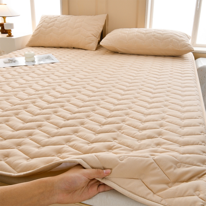 91家纺网 家纺一手货源 找家纺 衿成家纺 2025新款磨毛夹棉全包防水床笠 六面防水卡其