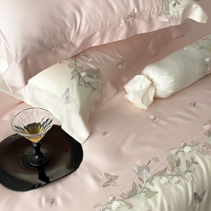 91家纺网 家纺一手货源 找家纺 佳汐蓝家纺 2025春夏新款铃兰花颂 百支贡缎 四件套 铃兰花颂·奶芙粉