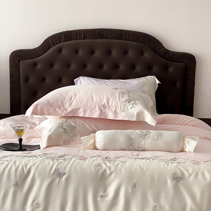 91家纺网 家纺一手货源 找家纺 佳汐蓝家纺 2025春夏新款铃兰花颂 百支贡缎 四件套 铃兰花颂·奶芙粉