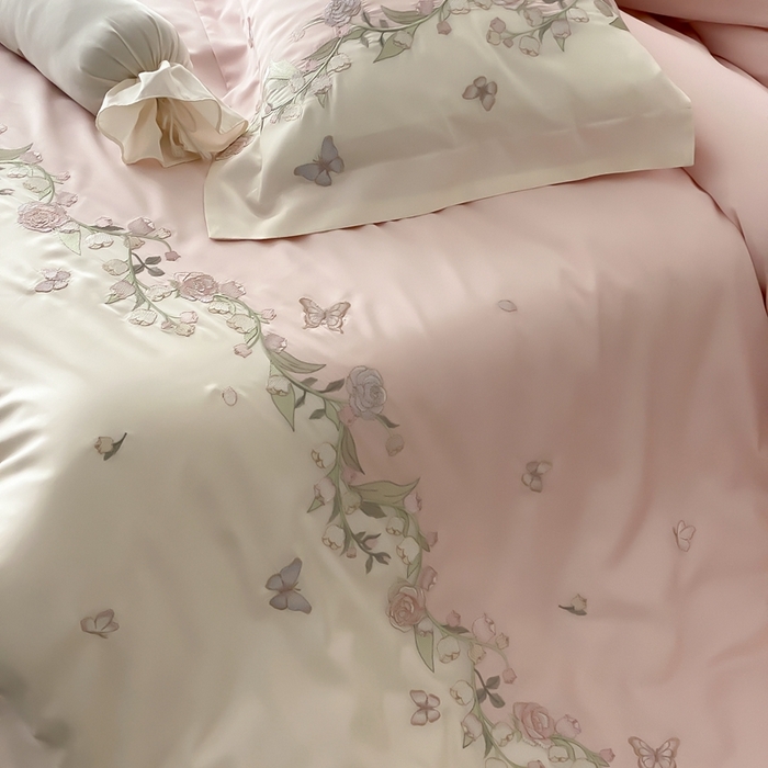 91家纺网 家纺一手货源 找家纺 佳汐蓝家纺 2025春夏新款铃兰花颂 百支贡缎 四件套 铃兰花颂·奶芙粉