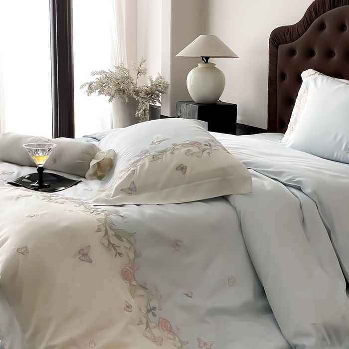 91家纺网 家纺一手货源 找家纺 佳汐蓝家纺 2025春夏新款铃兰花颂 百支贡缎 四件套 铃兰花颂·奶芙蓝