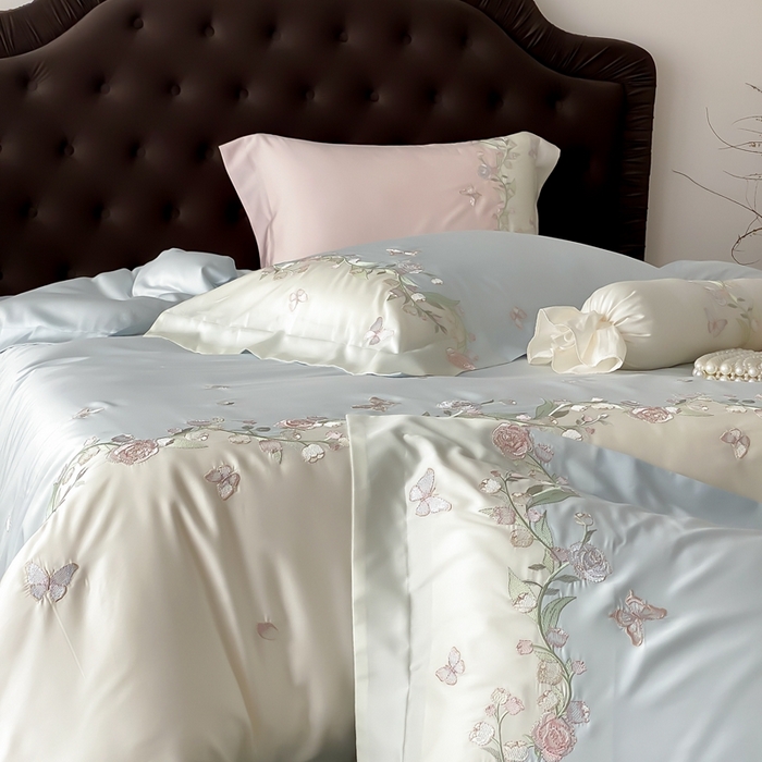 91家纺网 家纺一手货源 找家纺 佳汐蓝家纺 2025春夏新款铃兰花颂 百支贡缎 四件套 铃兰花颂·奶芙蓝