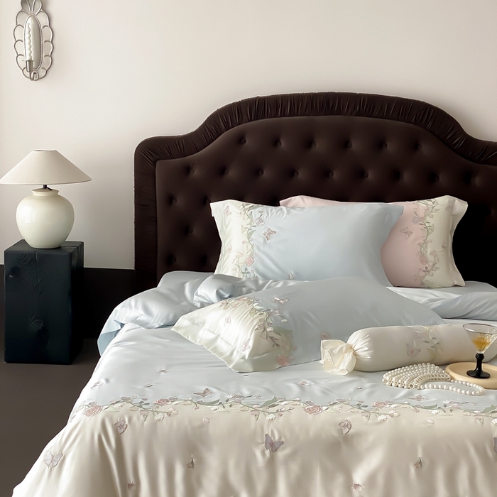 91家纺网 家纺一手货源 找家纺 佳汐蓝家纺 2025春夏新款铃兰花颂 百支贡缎 四件套 铃兰花颂·奶芙蓝