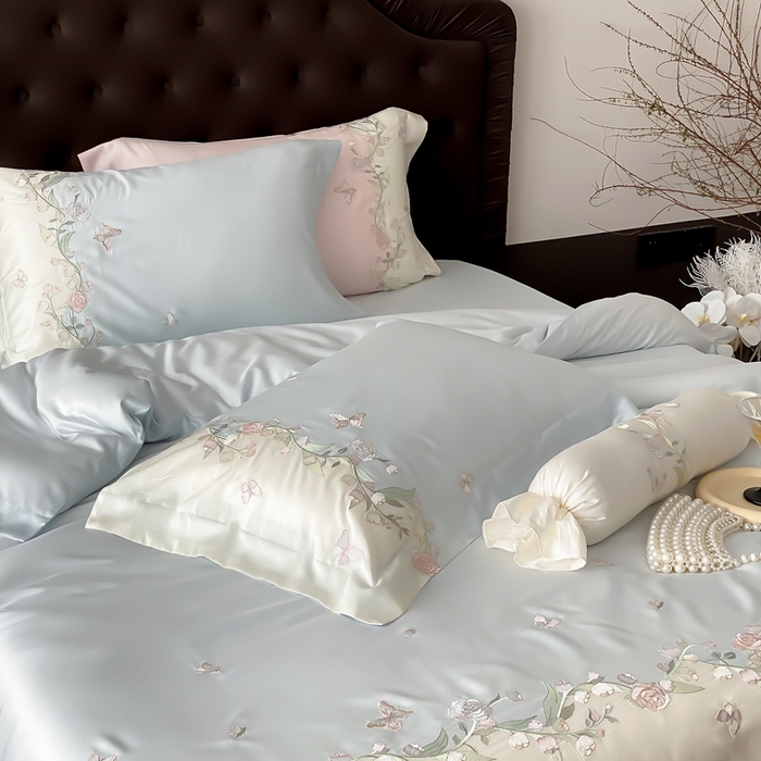 91家纺网 家纺一手货源 找家纺 佳汐蓝家纺 2025春夏新款铃兰花颂 百支贡缎 四件套 铃兰花颂·奶芙蓝