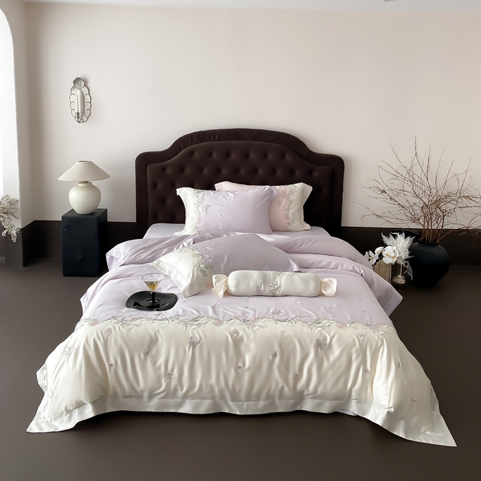 91家纺网 家纺一手货源 找家纺 佳汐蓝家纺 2025春夏新款铃兰花颂 百支贡缎 四件套 铃兰花颂·奶芙紫