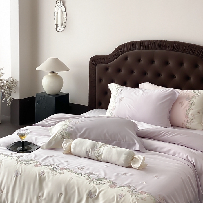 91家纺网 家纺一手货源 找家纺 佳汐蓝家纺 2025春夏新款铃兰花颂 百支贡缎 四件套 铃兰花颂·奶芙紫