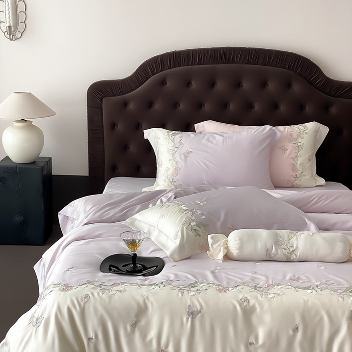 91家纺网 家纺一手货源 找家纺 佳汐蓝家纺 2025春夏新款铃兰花颂 百支贡缎 四件套 铃兰花颂·奶芙紫