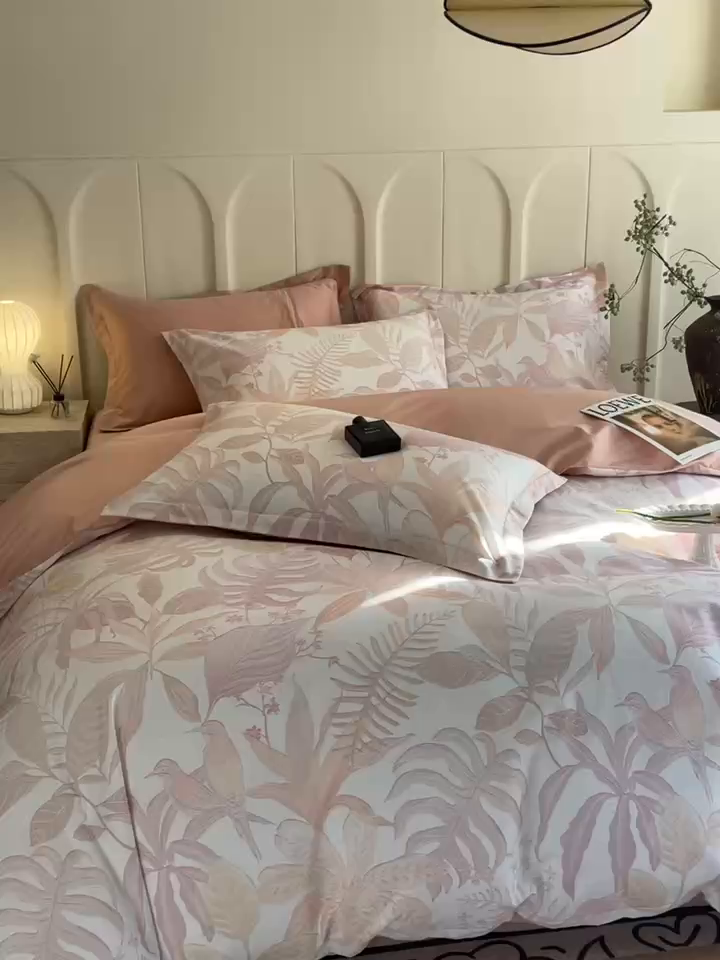 91家纺网 家纺一手货源 找家纺 悦织湾家纺 2025爆款上新【全棉60S长绒棉】100%全棉60S长绒棉四件套纯棉印花床上用品34件套轻奢北欧公主风 深海秘境-粉