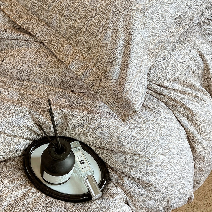 91家纺网 家纺一手货源 找家纺 悦织湾家纺 2025爆款上新【全棉60S长绒棉】100%全棉60S长绒棉四件套纯棉印花床上用品34件套轻奢北欧公主风 沐雁-咖