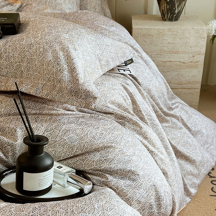 91家纺网 家纺一手货源 找家纺 悦织湾家纺 2025爆款上新【全棉60S长绒棉】100%全棉60S长绒棉四件套纯棉印花床上用品34件套轻奢北欧公主风 沐雁-咖