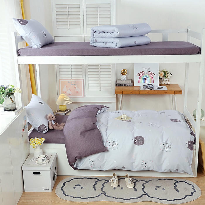 91家纺网 家纺一手货源 找家纺 悦织湾家纺 2025新款13372全棉纯棉印花学生三件套正宗高密度活性环保印染上下铺三件套 哈基米-灰