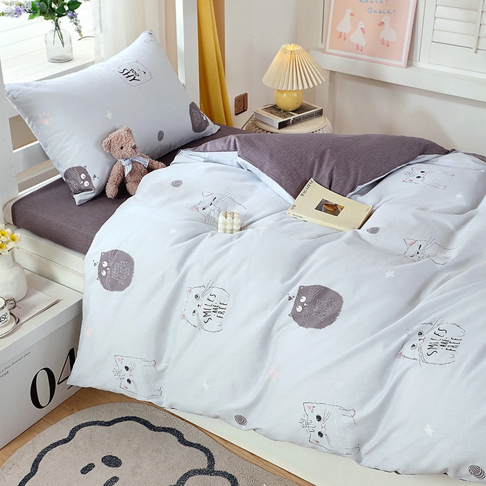 91家纺网 家纺一手货源 找家纺 悦织湾家纺 2025新款13372全棉纯棉印花学生三件套正宗高密度活性环保印染上下铺三件套 哈基米-灰