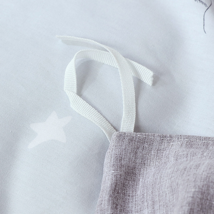 91家纺网 家纺一手货源 找家纺 悦织湾家纺 2025新款13372全棉纯棉印花学生三件套正宗高密度活性环保印染上下铺三件套 哈基米-灰