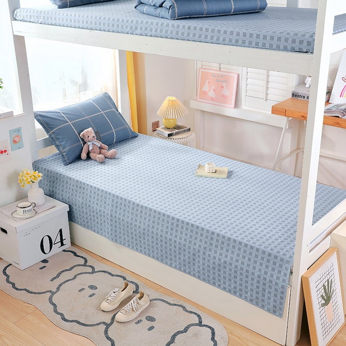 91家纺网 家纺一手货源 找家纺 悦织湾家纺 2025新款13372全棉纯棉印花学生三件套正宗高密度活性环保印染上下铺三件套 卡特-蓝