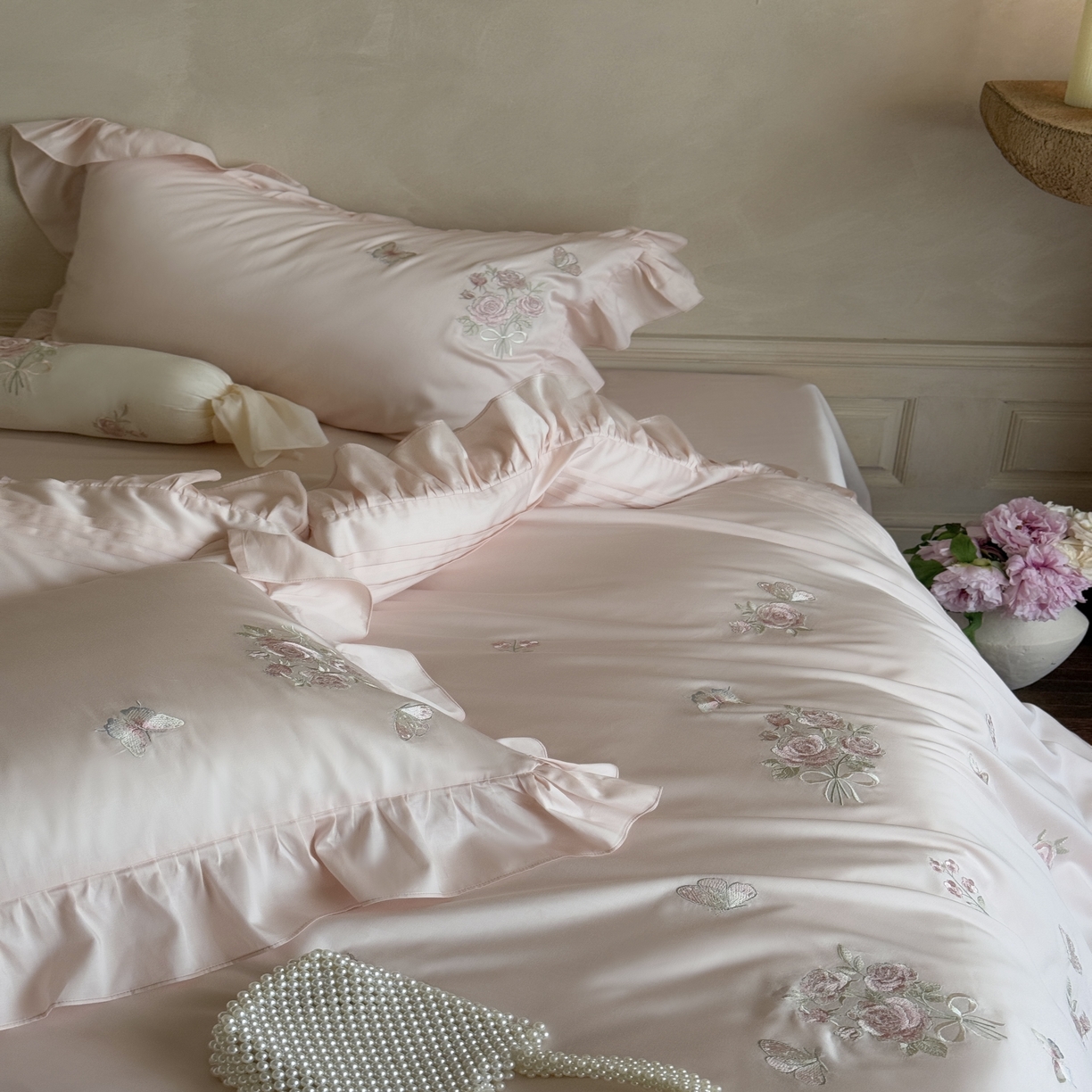 91家纺网 家纺一手货源 找家纺 MIU缪家居 2025新款亲肤舒适100支全棉纯棉四件套-花溪 花溪-粉色