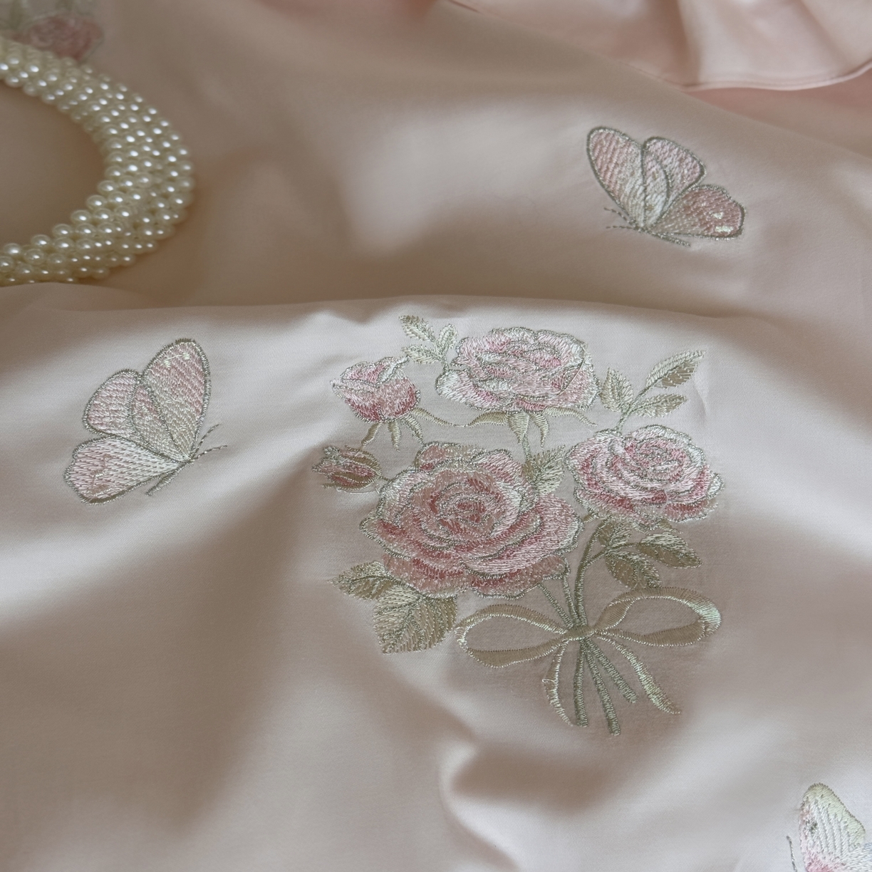 91家纺网 家纺一手货源 找家纺 MIU缪家居 2025新款亲肤舒适100支全棉纯棉四件套-花溪 花溪-粉色