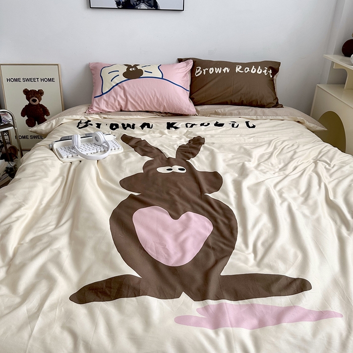 91家纺网 家纺一手货源 找家纺 柚可家居 2024定版数码印花卡通40全棉四件套 布朗兔