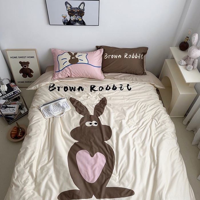 91家纺网 家纺一手货源 找家纺 柚可家居 2024定版数码印花卡通40全棉四件套 布朗兔